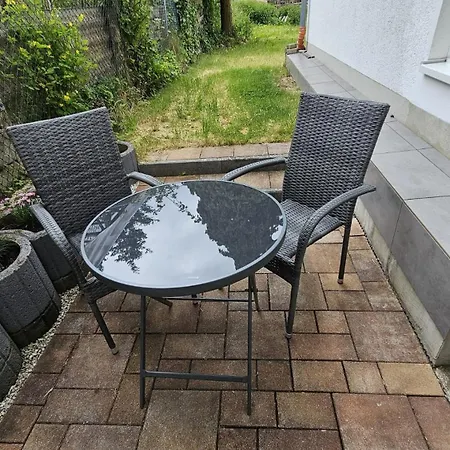 2 Mit Terrasse Apartamento